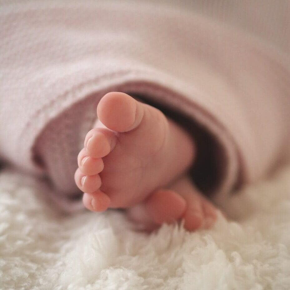 Photo de pieds d'un bébé